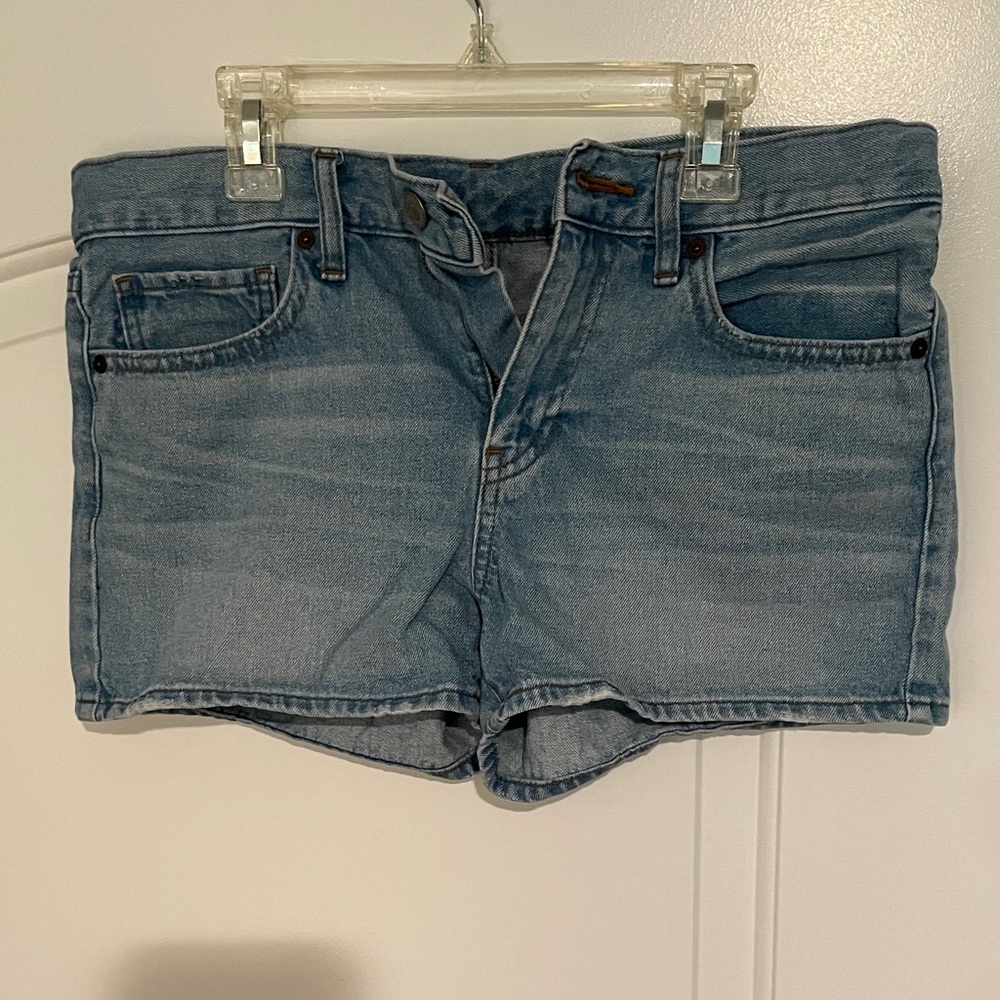 Women’s Uniqlo Light Blue Denim Shorts waist: 25”